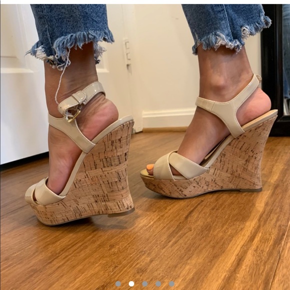 SIZE 5.5 GUESS NUDE WEDGES - Picture 4 of 4